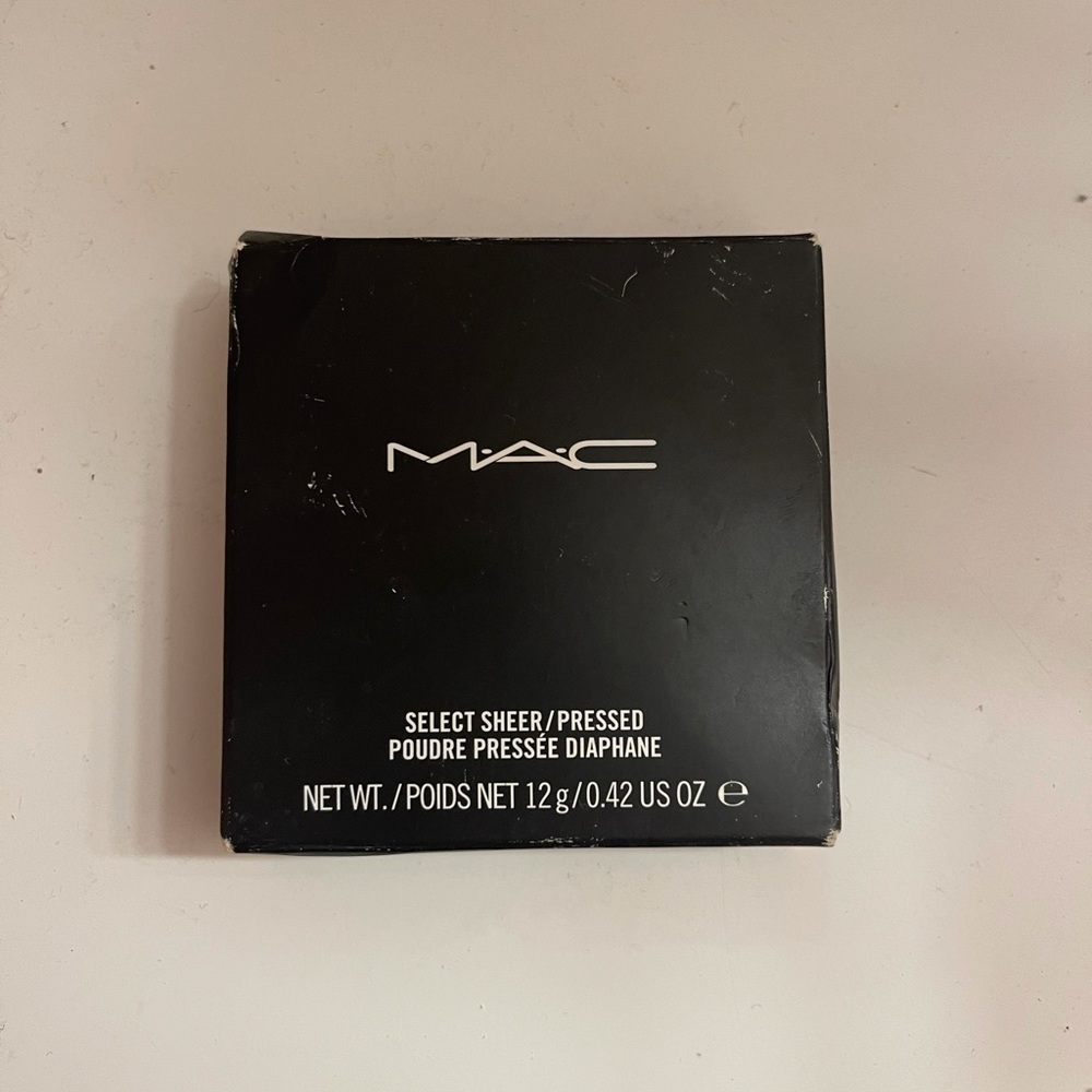 NWT MAC SELECT SHEER PRESSED POWDER. SHADE: NC35